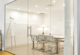 Consigue vistas impecables, gran diseño y funcionalidad con alta seguridad separando ambientes en la oficina.